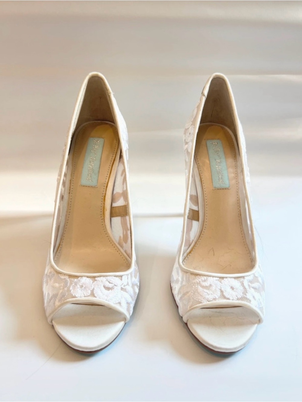 Blue by Betsey Johnson SB-Adley Ivory Lace Bridal Peep Toe Heels Size 6